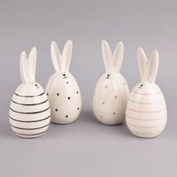 83378-Deko-Hase-in-Eierform-mit-Punkten-oder-Streifen-aus-Keramik-in-weiss-rosa-oder-weiss-schwarz-8x17cm-KW10-2023-212116Capture0021_1.jpg Deko Hase in Eierform mit Punkten oder Streifen aus Keramik in weiß rosa oder weiß schwarz 8x17cm