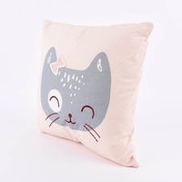 83577-Kinderkissen-Baumwolle-Kaetzchenprint-Stickereidetails-rosa-grau-40x40cm-KW11-2023-214022Capture0033.jpg Kinderkissen Baumwolle Kätzchenprint Stickereidetails rosa grau 40x40
