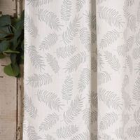 Bio Gardine Vorhangschal aus glatter feiner blickdichter Bio Baumwolle mit Blätterprint weiß grau 140x245cm