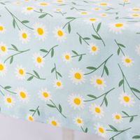 SCHÖNER LEBEN. Tischdecke Gänseblümchen hellblau oder natur weiß
