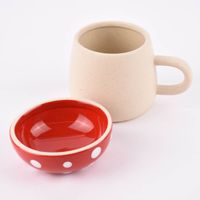 Sass & Belle Tasse mit Deckel Pilz Steinzeug beige rot weiß 320ml