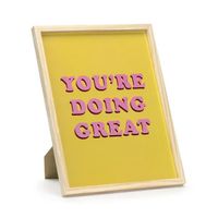 Print You're Doing Great mit Holz-Bilderrahmen gelb rosa 33x43x2.5cm