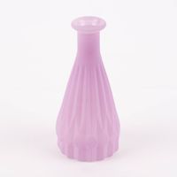 83974-Flaschen-Vase-klein-mit-Musterpraegung-Glas-matt-7x14-5cm-verschiedene-Pastell-Farben-KW14-2023-216400Capture0089.jpg Flaschen Vase klein mit Musterprägung Glas matt 7x14.5cm verschiedene Pastell Farben