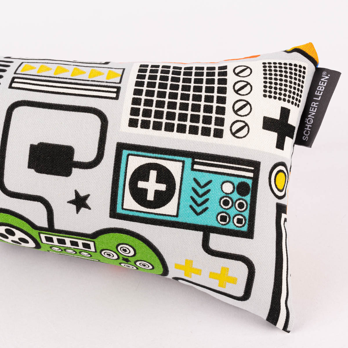 Zugluftstopper mit Gaming-Motiven auf grauem Untergrund, rechtes Ende mit Tag, Länge 130cm