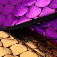 85397-Folienjersey-Stretch-Glitzer-Schuppen-holografisch-schwarz-gold-1-5m-Breite-KW31-2023-226503Capture0001.jpg Folienjersey mit schimmernden Schuppen in Gold und Violett