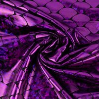 85401-Folienjersey-Stretch-Glitzer-Schuppen-holografisch-schwarz-violett-1-5m-Breite-KW31-2023-226454Capture0012.jpg Folienjersey mit Schuppen in Violett gezwirbelt