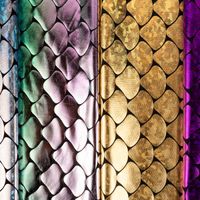 85404-Folienjersey-Stretch-Schuppen-Rainbow-Shimmer-schwarz-bunt-1-4m-Breite-KW31-2023-226506Capture0004.jpg Folienjersey mit schimmernden Schuppen verschiedene Farben
