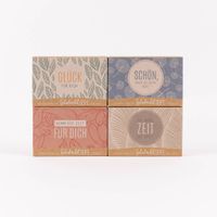 85487-La-Vida-Naturkosmetik-Schafmilchseife-Glueck-fuer-dich-Blaetter-weiss-gruen-100g-KW34-2023-018-5.jpg Gruppenbild Schafmilchseifen der Serie "RELAX" von La Vida