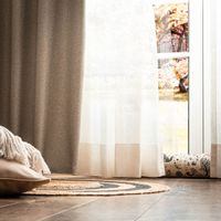 Leinengardine als Gardinenstores am Fenster