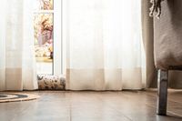 85611-Leinengardine-Gardinenstores-EASY-LINEN-natur-280cm-breit-und-285cm-hoch-oder-Wunschhoehe-von-SCHoeNER-LEBEN--DSC-6170-Bearbeitet.jpg Leinengardine Gardinenstores Nahaufnahme Saum am Fenster