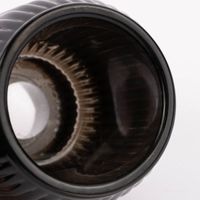 85637-Kerzenhalter-fuer-Stabkerzen-und-Teelichter-Glas-Rillen-6-5x8-5cm-verschiedene-Farben-KW35-2023-228638Capture0001.jpg Nahaufnahme schwarzer Teelichthalter: Blick ins Innere