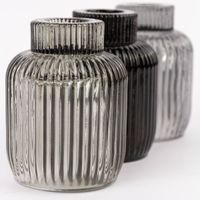 85637-Kerzenhalter-fuer-Stabkerzen-und-Teelichter-Glas-Rillen-6-5x8-5cm-verschiedene-Farben-KW35-2023-228645Capture0008.jpg Gruppenbild Kerzenhalter hintereinander