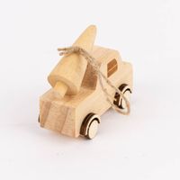 85668-Creativ-Company-Dekohaenger-LKW-mit-Baum-Kiefernholz-blanko-natur-7x6x3cm-KW37-2023-229388Capture0018.jpg Dekohänger aus Holz LKW mit Baum stehend von schräg hinten