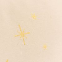 Detailaufnahme motiv mit Sternen in gold auf hellbeige
