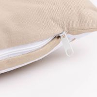 Detailaufnahme Reißverschluss rechteckiges Kissen in beige