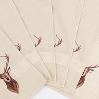 85762-Clayre-und-Eef-Stoffservietten-Hirsch-aus-100--Baumwolle-6-Stueck-beige-braun-40x40cm-DSC-6443.jpg 6 Stoffservietten mit Hirschmotiv nebeinander aufgefächert