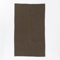 Einzelnes Geschirrtuch in Khaki, 40x70cm – rechteckig, glatt ausgelegt auf weißem Hintergrund