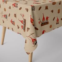 Weihnachtstischdecke Weihnachtswichtel natur rot auf Tisch ausgelegt Anschnitt Ecke vorne 80x80