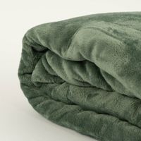kuscheldecke in jadegrün zusammengefaltet