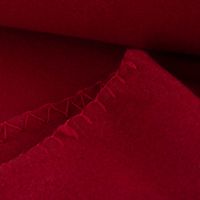 86026-Plaid-aus-Polyester-mit-grobem-Kettelrand-einfarbig-rot-125x150cm-KW40-2023-6817.jpg detailaufnahme Plaid rot mit grobem Kettelrand