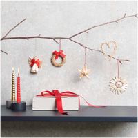 86208-Rico-Design-Dekohaenger-Strohkraenze-4-Stueck-natur-5cm-700614-aw-1.jpg Dekohänger Strohkränze 4 Stück natur - Dekobeispiel mit weiteren Dekohängern an Ast