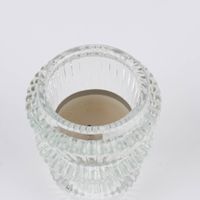 86228-Kerzenhalter-Tanne-fuer-Stabkerzen-aus-Glas-Rillen-6x8-5cm-grau-oder-transparent-DSC-9117.jpg Transparenter Kerzenhalter aus Glas als Teelichthalter Nahaufnahme