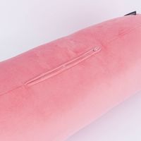86291-Samtrolle-mit-Kederumrandung-rosa-20x55cm-von-SCHoeNER-LEBEN--DSC-9706.jpg Samtrolle mit Kederumrandung rosa Detail Reißverschluss