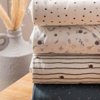 86449-Jersey-Baumwolljersey-Baby-und-Kinderstoff-Punkte-wollweiss-braun-gruen-1-5m-Breite-86450-Gruppe-02.jpg Jersey aus Baumwolle in Weiß mit kleinen Punkten in dezenten Farben gruppenfoto