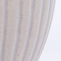 86495-Sass-und-Belle-Vasen-klein-3er-Set-Steinzeug-Streifen-beige-verschiedene-Formen--86495-04.jpg Sass & Belle Vasen klein 3er Set Steinzeug, Nahaufnahme Streifenrelief