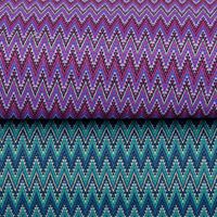 Strickstoff Jacquard Chevron ZickZack fein violett rosa 1,48m Breite