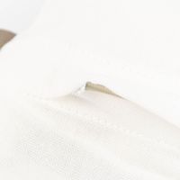 Detail Reißverschluss Kissenhülle auf Rückseite von Kissenhülle in weiß