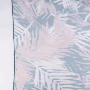 Transparenter Gardinenstoff Hania mit Batik Blätter-Digitalprint in Weiß, Beige und Mintgrün, raumhoch mit Bleibandausstattung