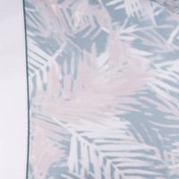 86789-Gardinenstoff-transparent-Digitaldruck-Hania-Batik-Blaetter-weiss-beige-mintgruen-300cm--DSC-5273.jpg Transparenter Gardinenstoff Hania mit Batik Blätter-Digitalprint in Weiß, Beige und Mintgrün, raumhoch mit Bleibandausstattung