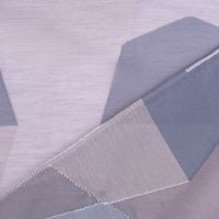 86846-Gardinenstoff-Organza-Topas-Geometrie-grau-rauchblau-152cm-Breite-DSC-5198.jpg Organza Gardinenstoff Topas mit eingewebtem Geometrie-Dessin in Grau und Rauchblau mit 152cm Stoffbreite
