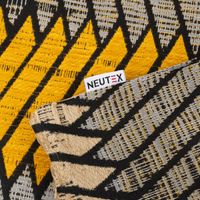 Kissenhülle mit grafischem Muster in gelb-beige-schwarz detail markentag