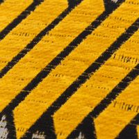 86863-Kissenhuelle-LASSE-grafisches-Jacquard-Muster-mit-Chenille-Effekten-verschiedene-Farben-48x48cm-von-Neutex-for-you--113069-04.jpg Kissenhülle mit grafischem Muster in gelb-beige-schwarz detail struktur
