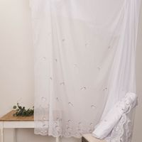 Gardinenstoff Voile Stickerei Fransen Blumen Bogenkante weiß grau beige 280cm Breite