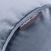 86908-Nackenrolle-aus-Samt-mit-Kederumrandung-und-Reissverschluss-sky-blau-20x55cm-von-SCHoeNER-LEBEN--DSC-5349.jpg Detail Markentag von Nackenrolle samt blau