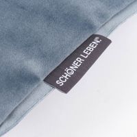 Samtkissen skyblau rechteckig mit kederumrandung detail markentag schöner leben.