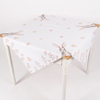 Mitteldecke mit Kaninchen, Blumen und Schmeetterlingen in beige rosa braun auf weiß