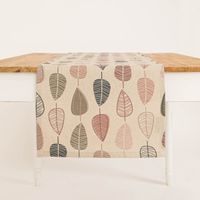 87003-Tischlaeufer-Scandi-Retro-Leaves-Blaetter-natur-rosa-40x160cm-von-SCHoeNER-LEBEN--IMG-KW17-253.jpg Tischläufer Scandi Retro Leaves Blätter natur rosa 40x160cm Detail