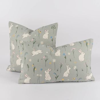 Kissenhülle Cute Rabbit Garden Hasen Blumen mintgrün bunt in versch. Größen von SCHÖNER LEBEN.