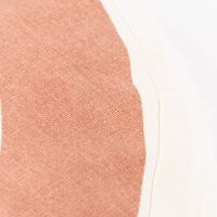 Kinderkissen Regenbogen rosa, gelb weiß detail Seitennaht