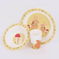 3-teiliges Kindergeschirrset mit Teller schale und becher mit Gartenfreunde motiv in grün braun rot