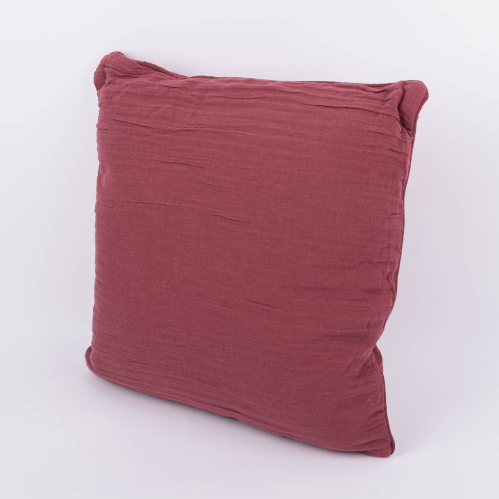 87176-Deko-Kissen-aus-Musselin-Baumwolle-mit-Kederumrandung-uni-verschiedene-Farben-45x45cm-o--30x50cm-DSC-KW16-2024-127.jpg Musselinkissen einfarbig bordeaux quadratisch mit keder Vorderseite