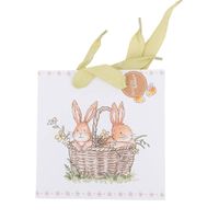 Geschenktasche weiß mit Hasen im Korb braun und grünen Henkeln