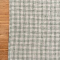 87256-Tischlaeufer-Musselin-Vichy-Karo-mintgruen-weiss-40x160cm-von-SCHoeNER-LEBEN--DSC-8173.jpg Tischläufer Musselin Vichy Karo mintgrün weiß 40x160cm von SCHÖNER LEBEN. Saum