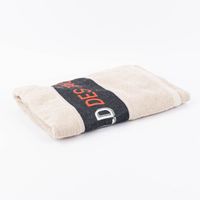 87319-Badetuch-aus-Baumwolle-Held-des-Tages-beige-schwarz-weiss-orange-70x140cm-von-La-Vida-DSC-8392-02.jpg Handtuch held des tages beige zusammengefaltet