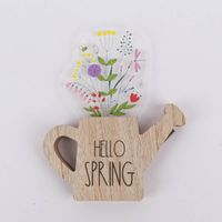 Dekofigur Gießkanne mit Blumen Aufschrift Hello Spring