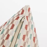 Kissenhülle Hexagon beige rot türkis von SCHÖNER LEBEN. Detail Reißverschluss